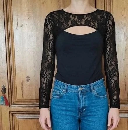 Haut manches et décolleté en dentelle